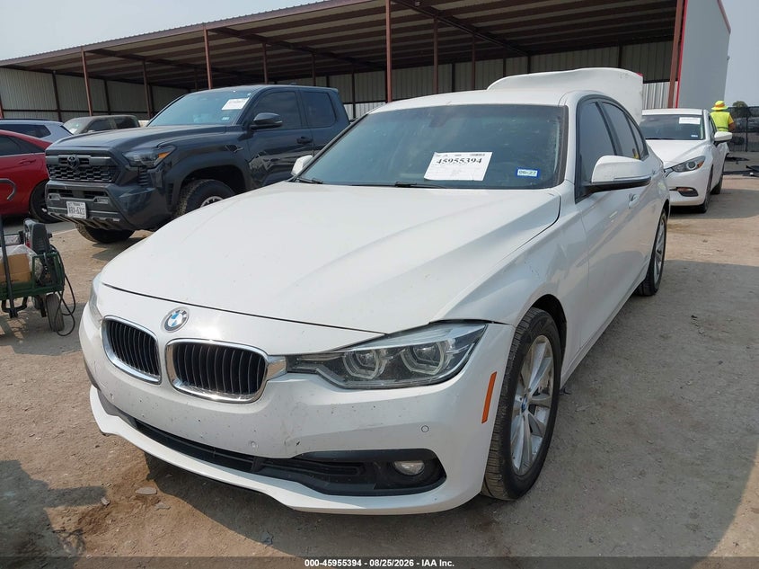 2018 BMW 3er, Rear, IAAI, VIN WBA8E1G50JNU89318 — photo 2