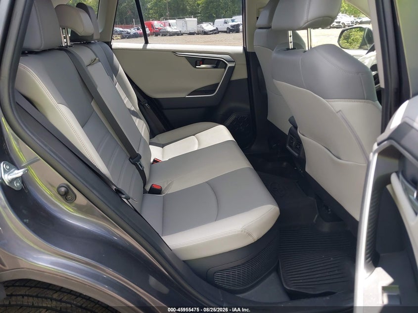 2019 TOYOTA RAV4 HYBRID auction photo 8