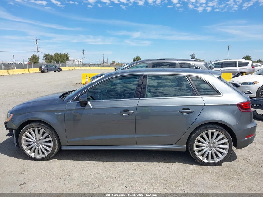 AUDI A3 E-TRON - zdjęcie 15