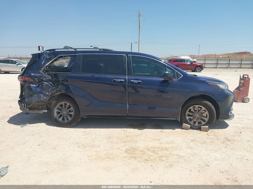 TOYOTA SIENNA - zdjęcie 13