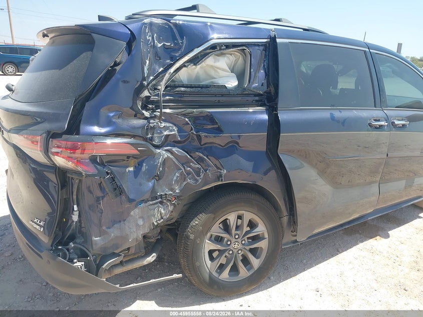 TOYOTA SIENNA - zdjęcie 19
