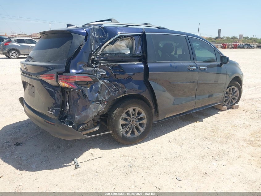 TOYOTA SIENNA - zdjęcie 4