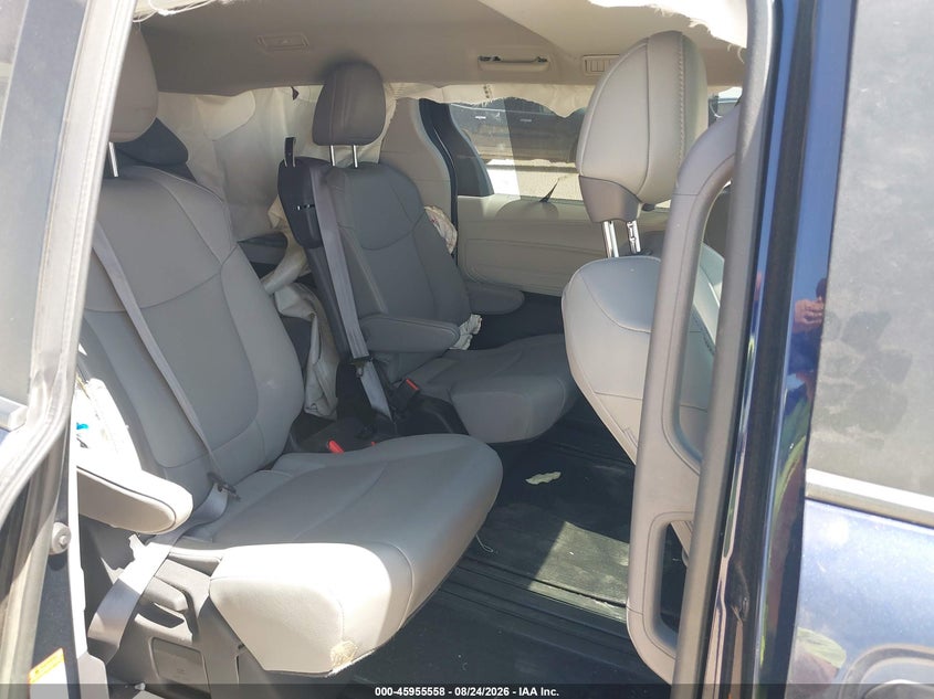 TOYOTA SIENNA - zdjęcie 8