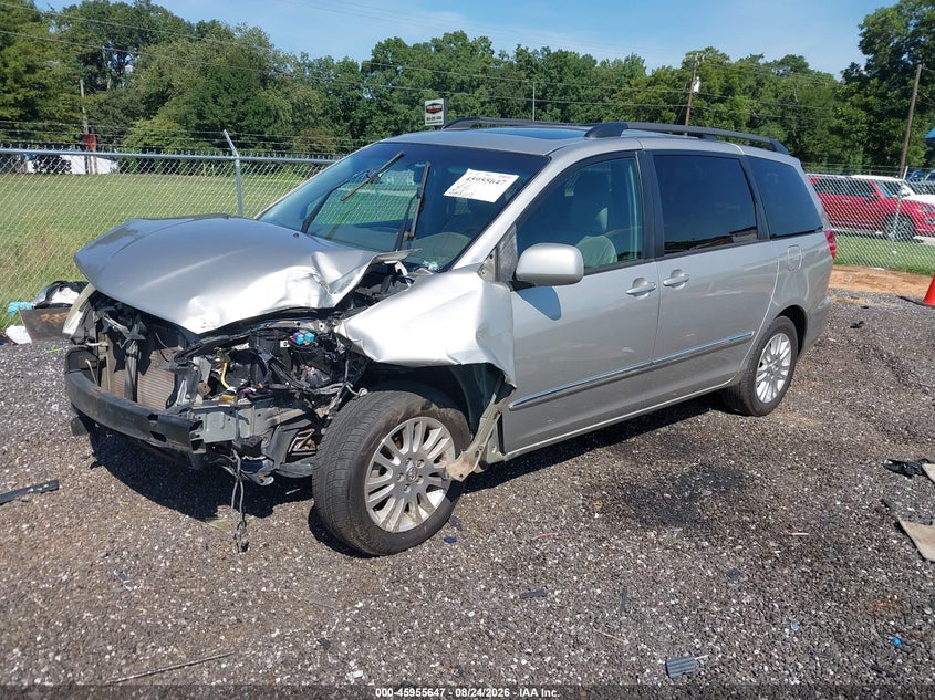 2010 Toyota Sienna, Front End, IAAI, VIN 5TDYK4CC8AS330283 — photo 2