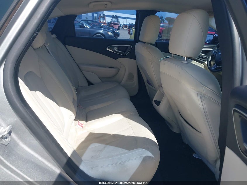 2015 CHRYSLER 200 auction photo 8