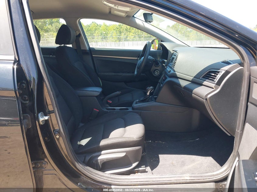 2018 HYUNDAI ELANTRA auction photo 5
