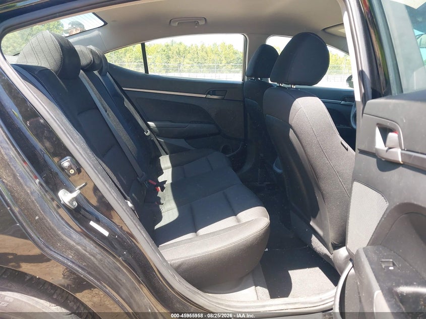 2018 HYUNDAI ELANTRA auction photo 8