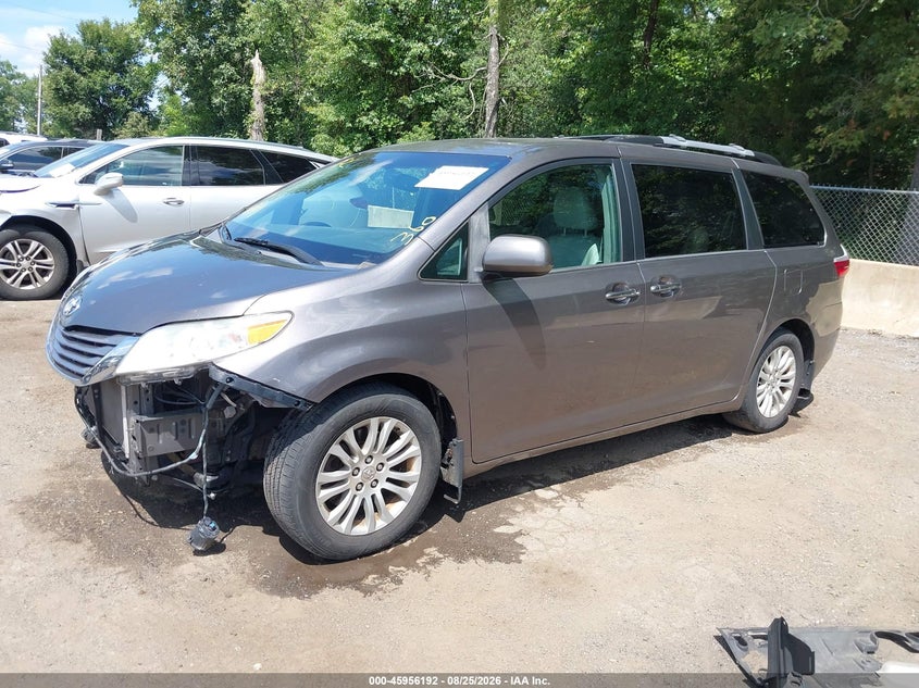 2016 Toyota Sienna, Front End, IAAI, VIN 5TDYK3DC3GS729264 — photo 2