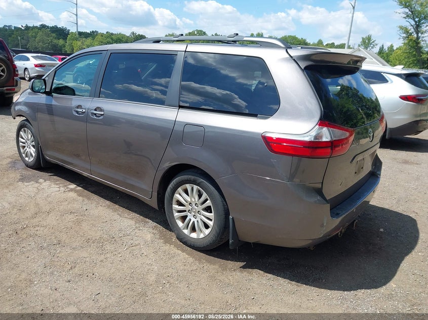 2016 TOYOTA SIENNA auction photo 3