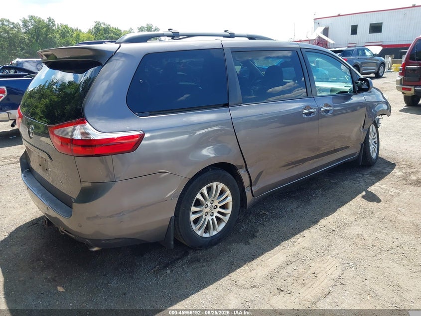2016 TOYOTA SIENNA auction photo 4