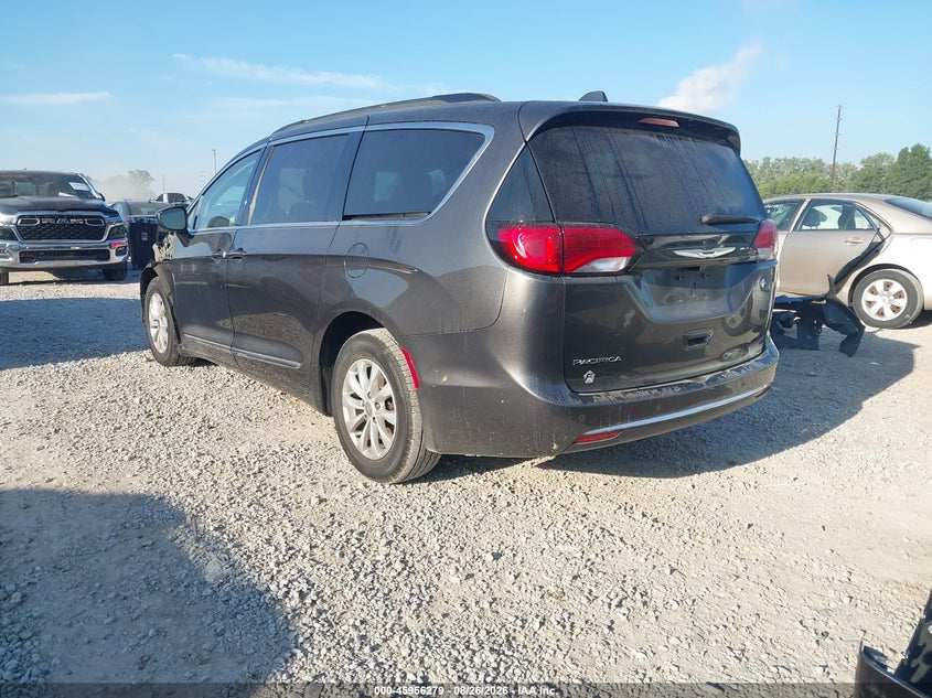 2017 CHRYSLER PACIFICA auction photo 3