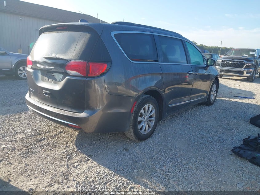 2017 CHRYSLER PACIFICA auction photo 4