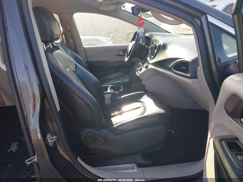 2017 CHRYSLER PACIFICA auction photo 5