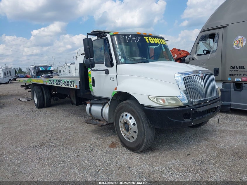 2003 INTERNATIONAL 4000 4400