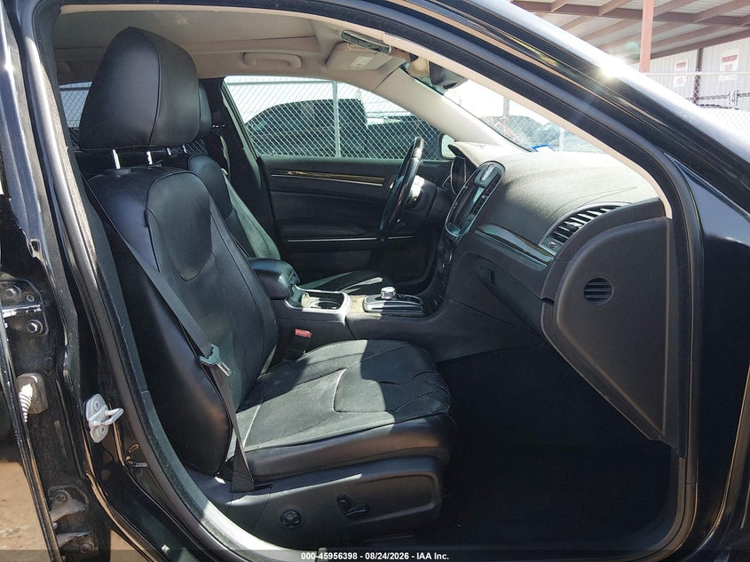 2015 CHRYSLER 300C auction photo 5
