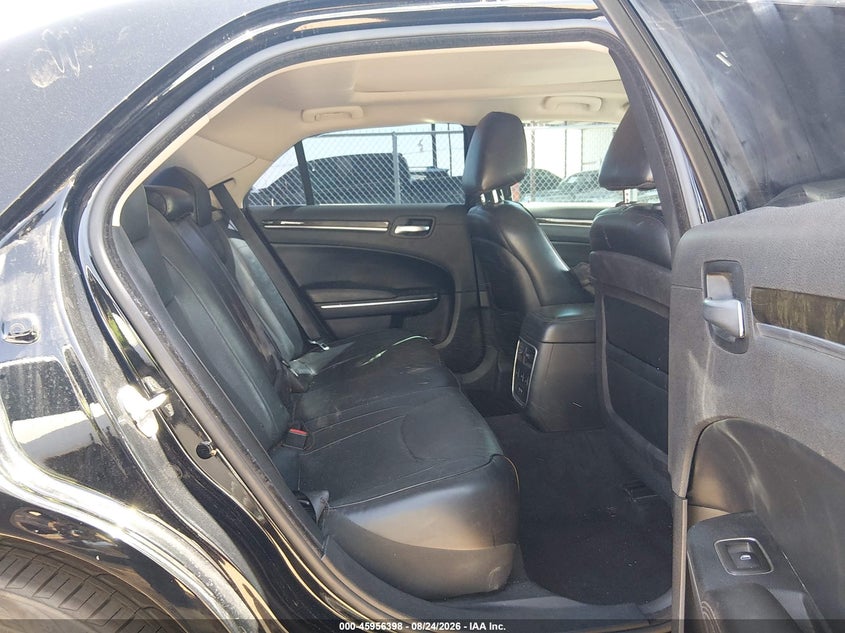 2015 CHRYSLER 300C auction photo 8