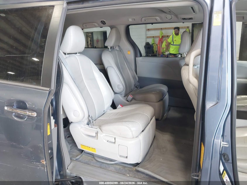2013 TOYOTA SIENNA VAN 3.5L V-6 DOHC, VVT, 266HP