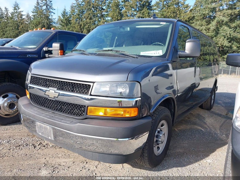 2017 CHEVROLET EXPRESS 3500 auction photo 2