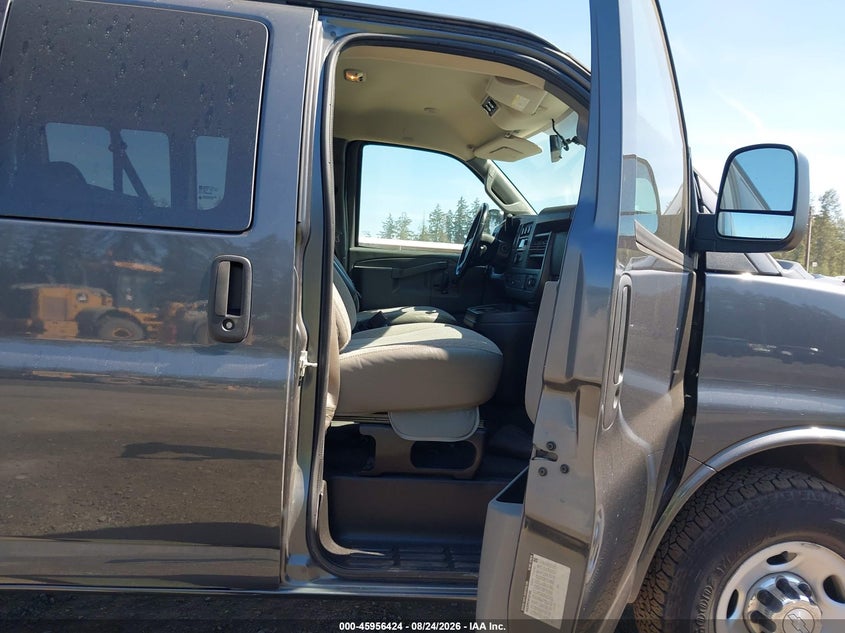 2017 CHEVROLET EXPRESS 3500 auction photo 5
