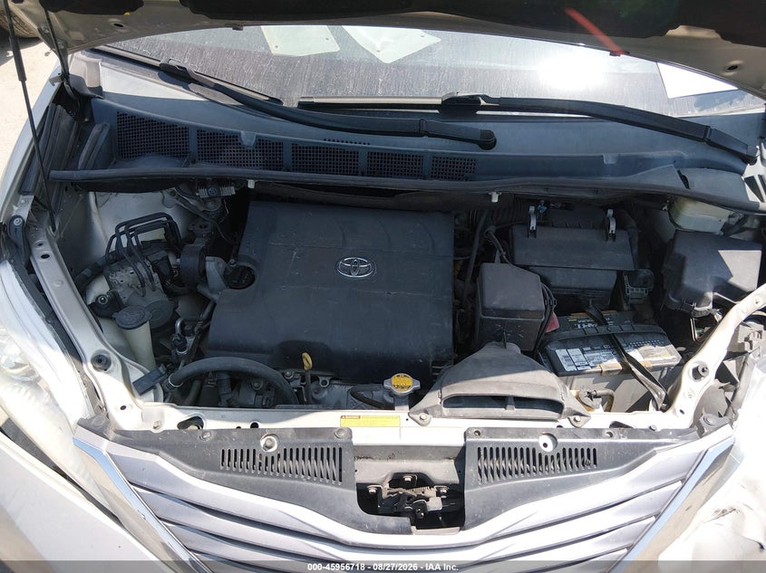 TOYOTA SIENNA - zdjęcie 10