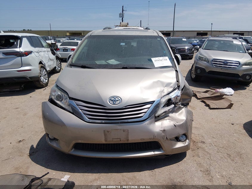 TOYOTA SIENNA - zdjęcie 12
