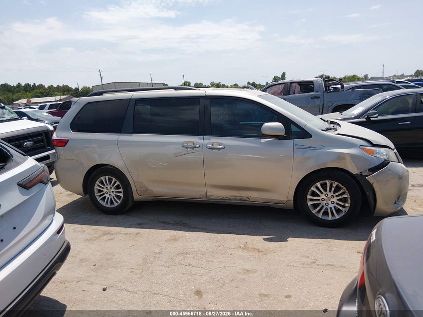 TOYOTA SIENNA - zdjęcie 13