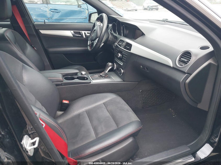 MERCEDES-BENZ C 300 2013 VIN WDDGF8AB4DA824004