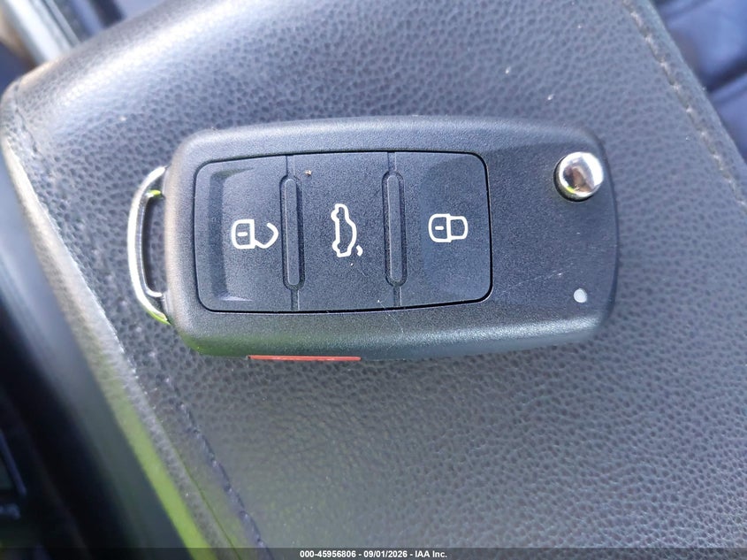 2012 VOLKSWAGEN BEETLE HATCHBACK 2.0L I-4 DI, DOHC, VVT, TURBO, 200HP