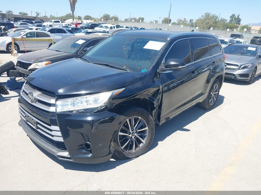 2018 Toyota Highlander, Left Front, IAAI, VIN 5TDKZRFH5JS546954 — photo 2