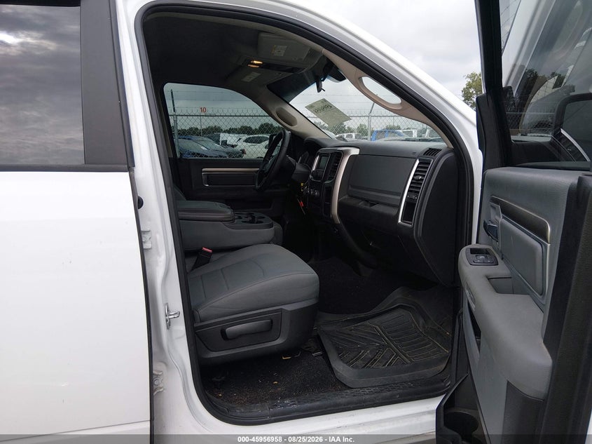 2019 RAM 1500 CLASSIC auction photo 5