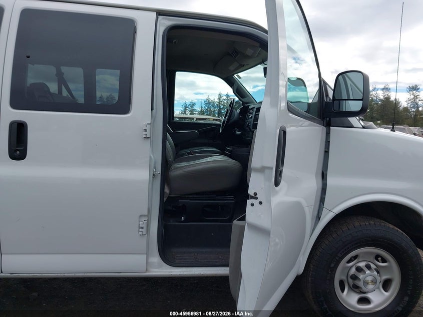 2023 CHEVROLET EXPRESS PASSENGER auction photo 5