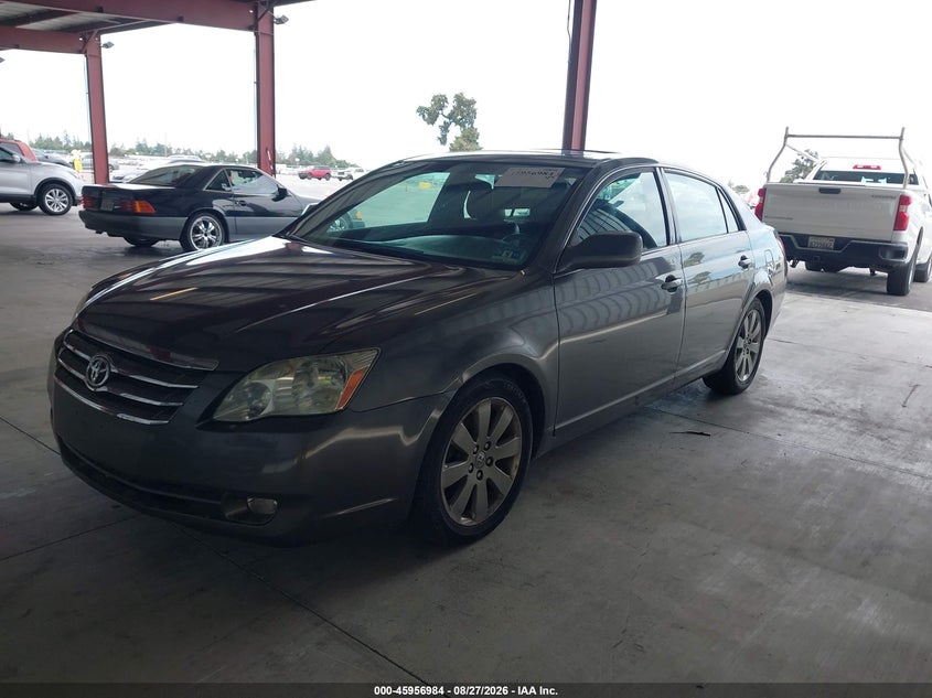 2005 TOYOTA AVALON auction photo 2