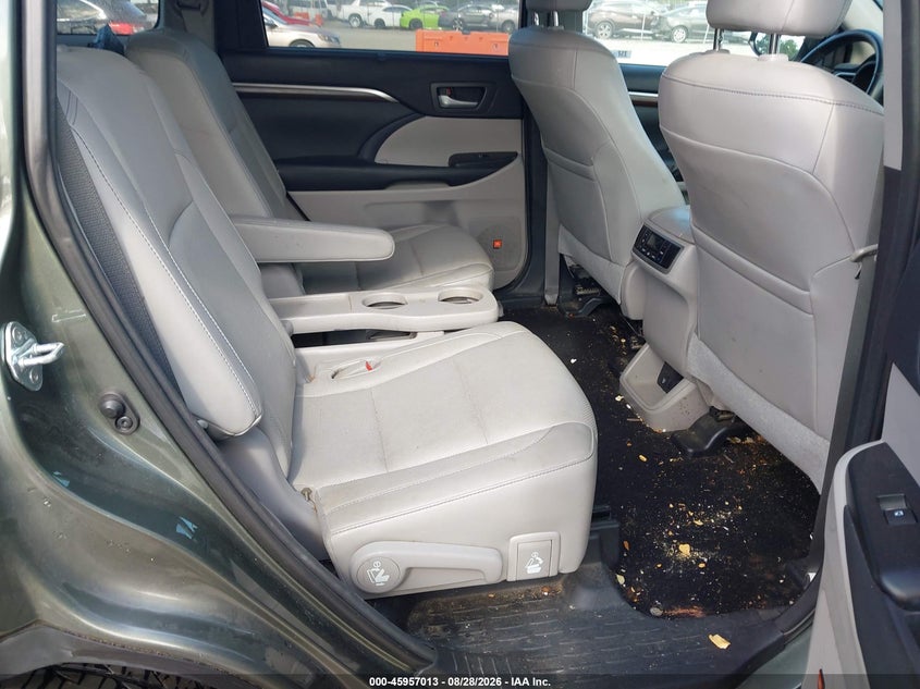2015 TOYOTA HIGHLANDER auction photo 8