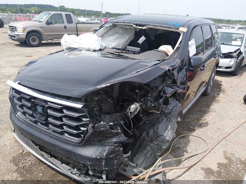 2025 Honda Pilot, Rollover, IAAI, VIN 5FNYG2H49SB002786 — photo 2