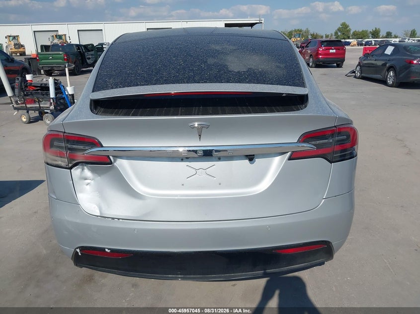 TESLA MODEL X - zdjęcie 16