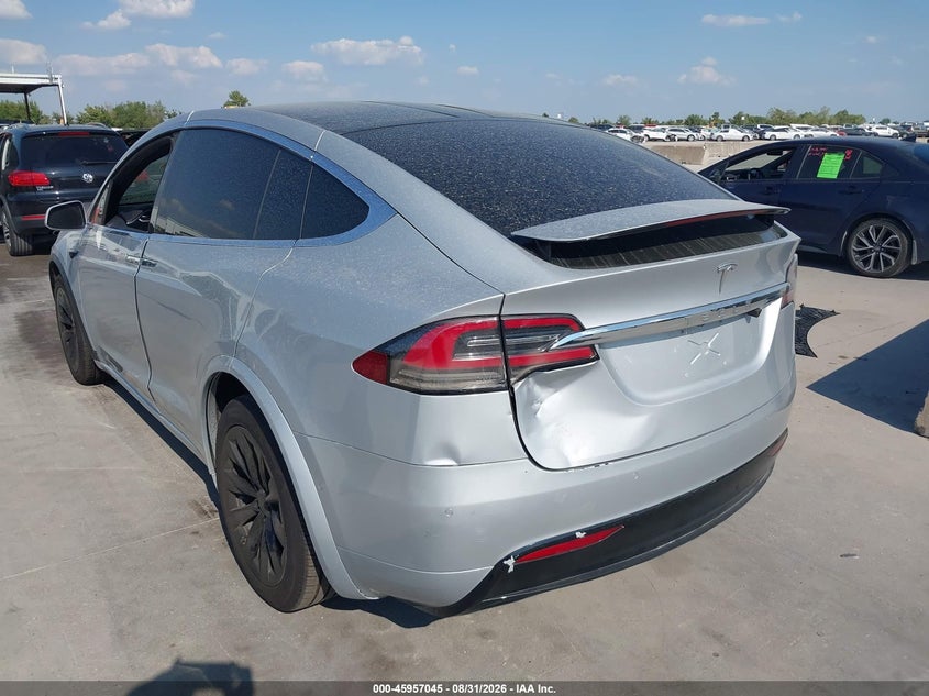 TESLA MODEL X - zdjęcie 3