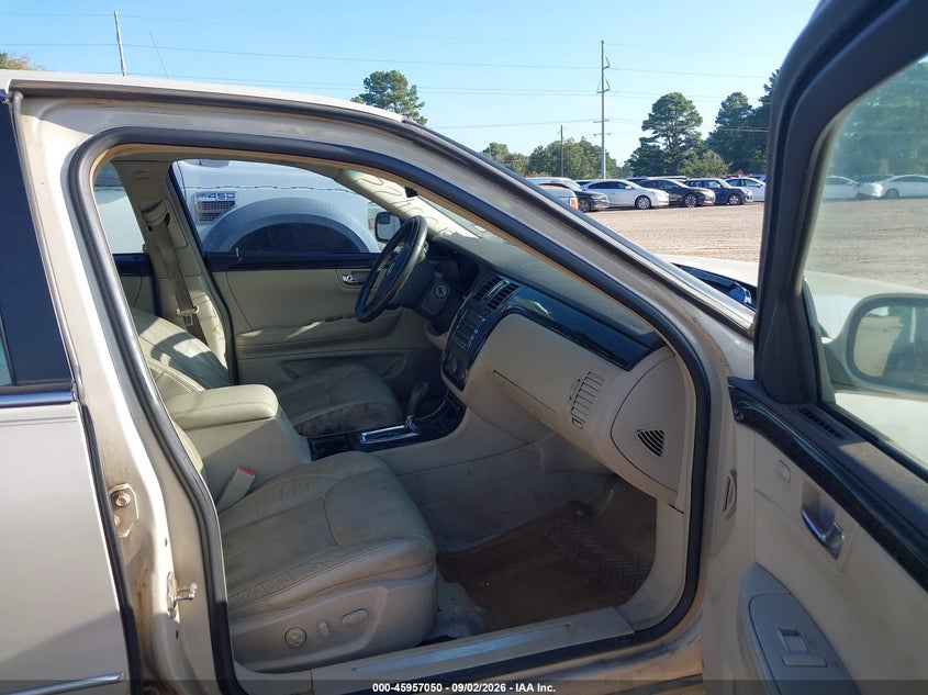 2010 CADILLAC DTS auction photo 5