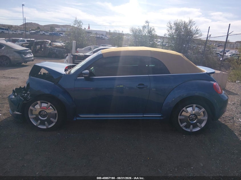 2016 VOLKSWAGEN BEETLE 1.8T SEL · Фото 13