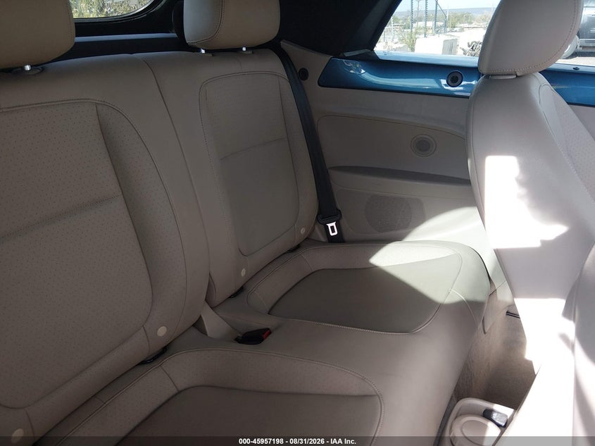 2016 VOLKSWAGEN BEETLE 1.8T SEL · Фото 8