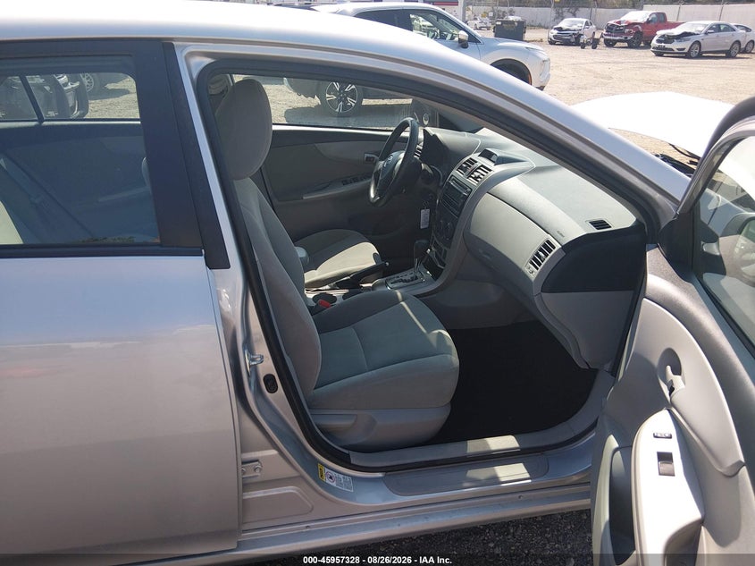 2012 TOYOTA COROLLA LE · Фото 5