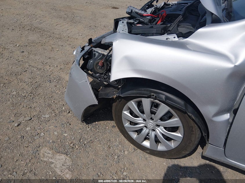 2012 TOYOTA COROLLA LE · Фото 6