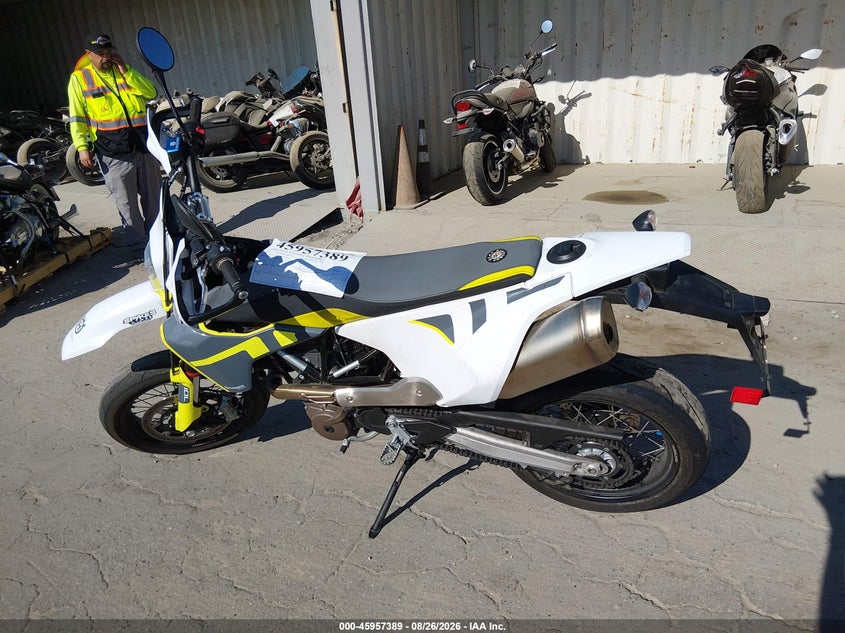 HUSQVARNA SUPERMOTO 701 2021