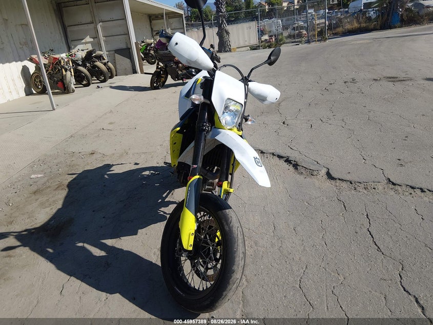 HUSQVARNA SUPERMOTO 701 2021