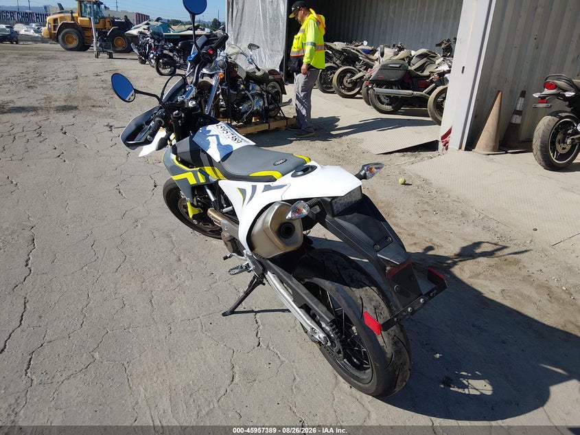 2021 HUSQVARNA SUPERMOTO 701 auction photo 3