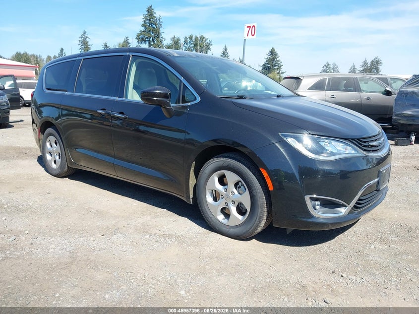 2017 CHRYSLER PACIFICA HYBRID auction photo 1