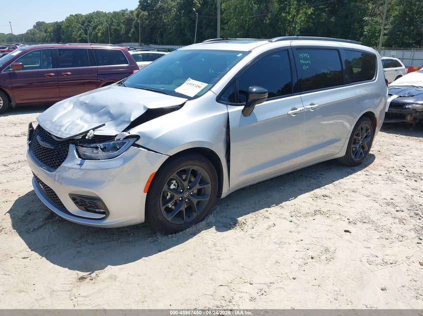 2026 Chrysler Pacifica, Front End, IAAI, VIN 2C4RC1GG4TR163865 — photo 2