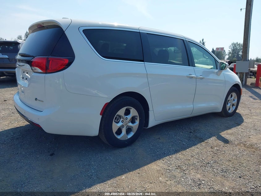 2018 CHRYSLER PACIFICA HYBRID auction photo 4