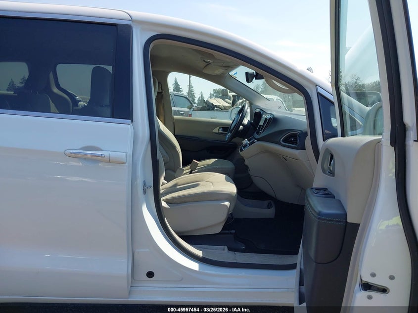 2018 CHRYSLER PACIFICA HYBRID auction photo 5