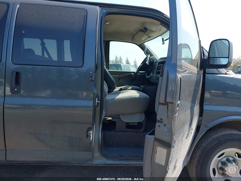 2017 CHEVROLET EXPRESS 3500 auction photo 5