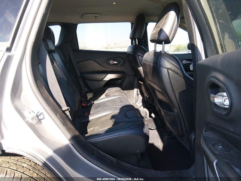 2019 JEEP CHEROKEE auction photo 8